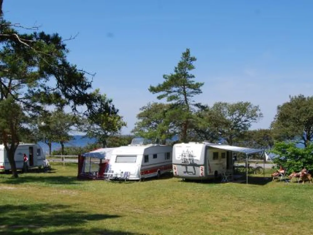 Campingtomt MEDEL 8x10 meter inkl. el, VA och wifi