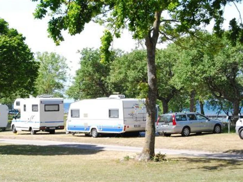 Campingtomt MEDEL 8x10 meter inkl. el, VA och wifi