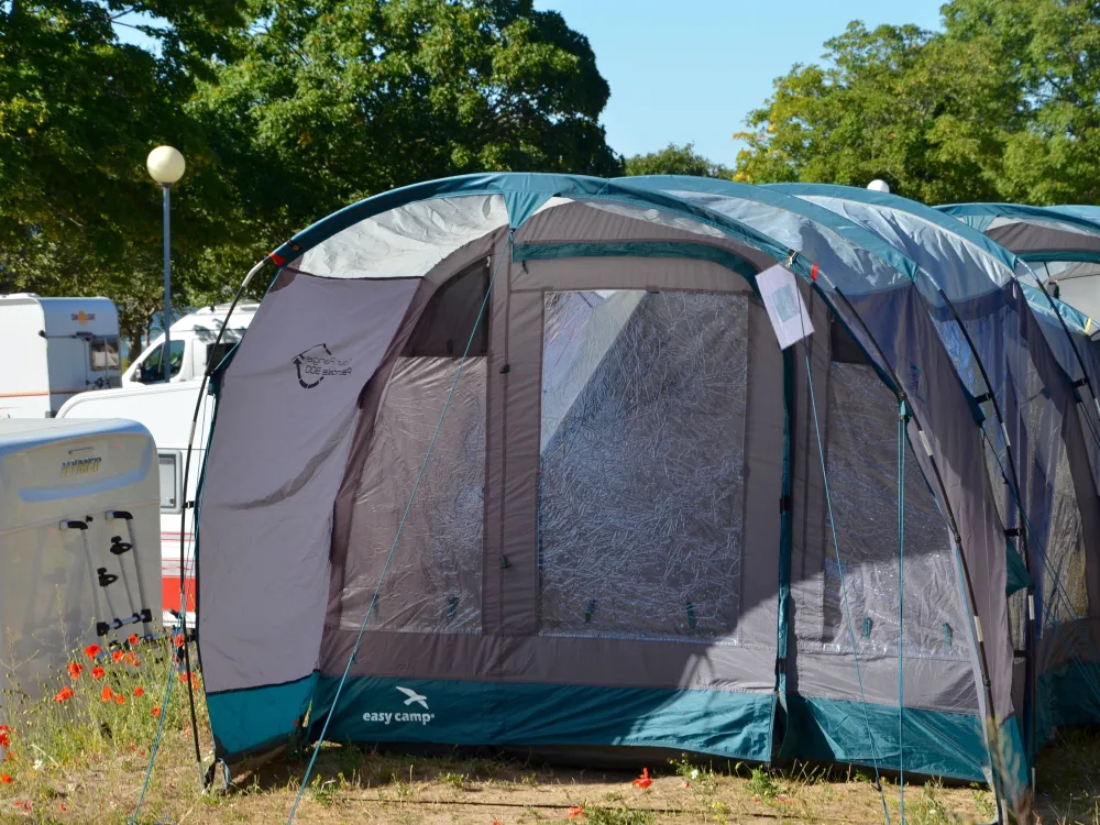 Campingtomt MINI 6x8 meter inkl. el & wifi - för små tält