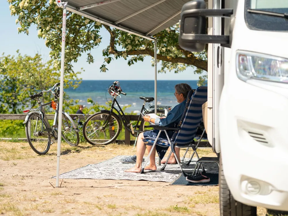 Campingtomt 10x8 m med el
